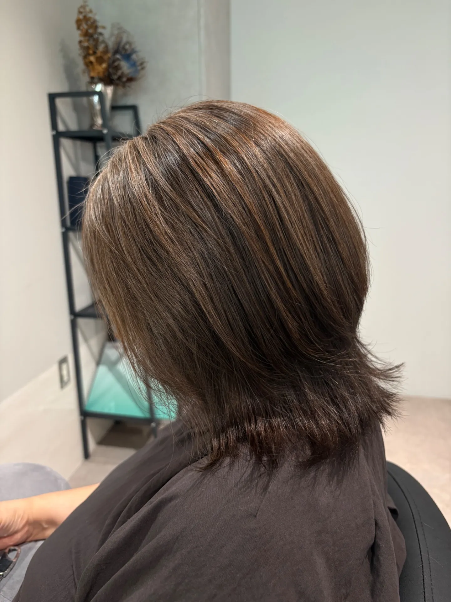 白髪ぼかしと白髪染めのメリットデメリットから選ぶ最適な方法