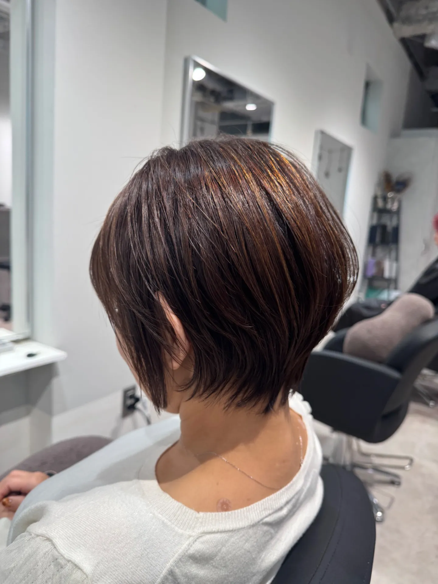 白髪出始めをポジティブに!白髪ぼかしと白髪染めしないファーストグレイ対策