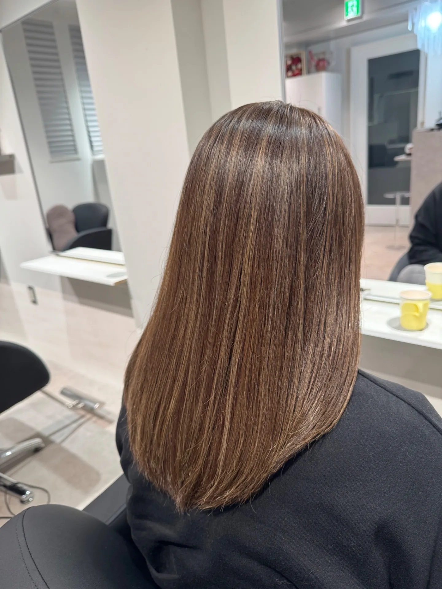 白髪ぼかしハイライトで脱白髪染め！髪を傷めず白髪を目立ちづらく楽しむ方法