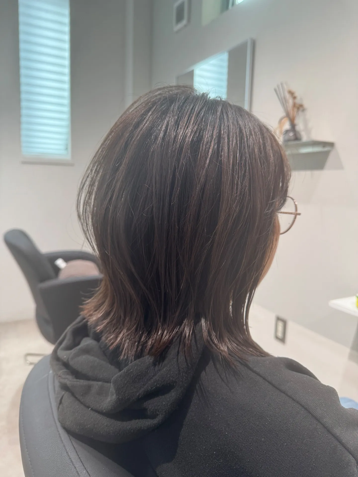 ファーストグレイの白髪対策には白髪ぼかしと染めない選択が人気の理由